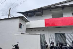 a white building with motorcycles parked in front of it at Hotel O Kost Reski 2 Near Tugu Perbatasan Takalar - Gowa in Rambia +37 photos