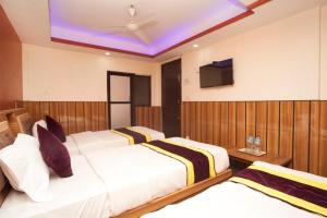 OYO 814 Machhapuchhre Hotel房間的床