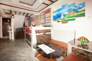 OYO 814 Machhapuchhre Hotel休息區