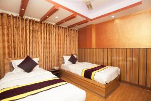 OYO 814 Machhapuchhre Hotel房間的床