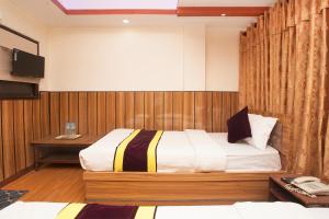 OYO 814 Machhapuchhre Hotel房間的床