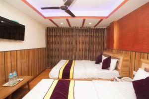 OYO 814 Machhapuchhre Hotel房間的床
