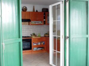 Kuchnia lub aneks kuchenny w obiekcie Holiday Home in Veli Rat near Saharun