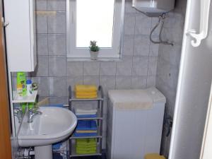 Zdjęcie z galerii obiektu Holiday Home in Veli Rat near Saharun w mieście Veli Rat