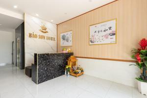 Ο χώρος του λόμπι ή της ρεσεψιόν στο OYO 1238 Bao Son Hotel