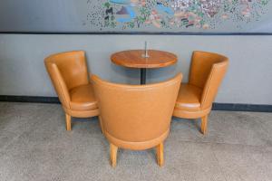two chairs and a table and a table and two chairs at Hotel O Ciputat Near Apartment Green Lake View Ciputat in Tangerang