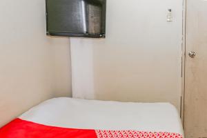 En eller flere senge i et værelse på Hotel O Dms Property