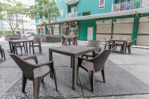 En restaurant eller et andet spisested på Hotel O Dms Property