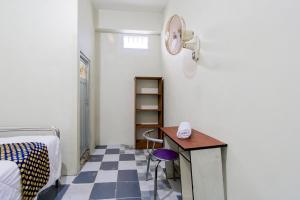 Fotografie z fotogalerie ubytování SPOT ON 93967 Hasna Guest House Syariah v destinaci Kediri