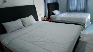 Matraville Home Stay Tuk Tuk Lake Toba Samosir客房内的一张或多张床位