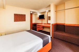 Ένα ή περισσότερα κρεβάτια σε δωμάτιο στο OYO Hotel Hidalgo