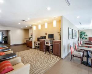 Foto de la galería de Comfort Suites Marietta-Parkersburg en Marietta