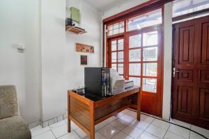 TV a/nebo společenská místnost v ubytování OYO 94100 Gateway Pasteur Apartment By Ilyasa