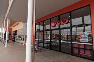 Supermarket nebo jiné obchody v  hotelu nebo okolí