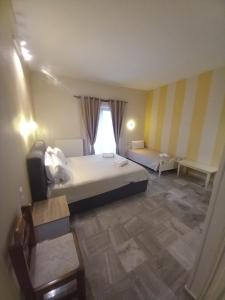 Кровать или кровати в номере Hermes Hotel