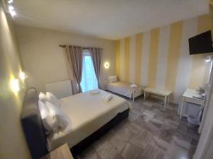 Кровать или кровати в номере Hermes Hotel