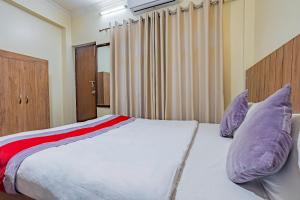 Voodi või voodid majutusasutuse OYO 821 Hotel Gauri toas