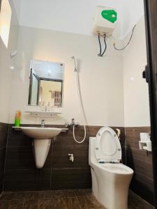 Koupelna v ubytování Cô Tô Homestay Lan Nghiệp + 31 fotografií