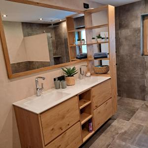 Kuchyňa alebo kuchynka v ubytovaní Ferienwohnung Schatzhof + 30 fotografií