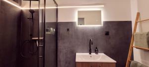 Ένα μπάνιο στο Apartment Bali - live better with AH Living +15 φωτογραφίες