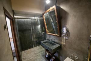 a bathroom with a sink and a shower at Hotel Boutique Patio del Posadero in Córdoba