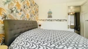 Postel nebo postele na pokoji v ubytování Appartement à quelques pas de la plage avec jardin