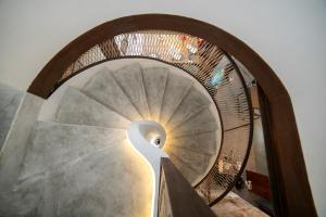 a spiral stairwell with a spiral staircase at Hotel Boutique Patio del Posadero in Córdoba