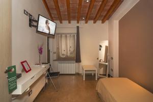 TV a/nebo společenská místnost v ubytování Colorado Home