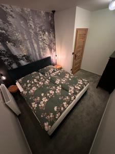 Postel nebo postele na pokoji v ubytování Apartmán Lesní zátiší Marlenka