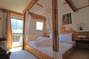 Posteľ alebo postele v izbe v ubytovaní Alp Art Hotel Götzens