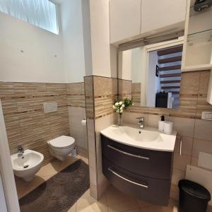 Koupelna v ubytování Casa Gianpi Mountain Lake Iseo Hospitality + 27 fotografií