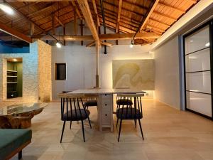 a dining room with a table and some chairs at My Place 小豆島 1日1組限定 海近の贅沢ステイ 2025年フルリノベ 洗練モダンデザイン 最大8名 一棟貸切 in Tonosho