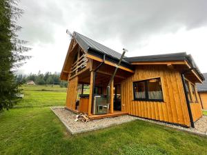 SidzinaにあるDomki Pod Halą Krupowa - Domek Zawojaの草原の小屋