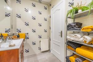 a bathroom with yellow towels and a sink at Casa pablo y francisca in Alfarrás +26 photos