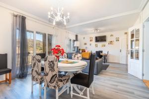 a dining room and living room with a table and chairs at Casa pablo y francisca in Alfarrás