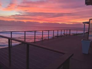 Billede fra billedgalleriet på Modern Beachfront Unit with Breathtaking Seaview's i Umtwalumi