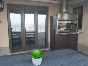 Billede fra billedgalleriet på Modern Beachfront Unit with Breathtaking Seaview's i Umtwalumi