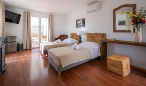 Postel nebo postele na pokoji v ubytování Syros village suites + 37 fotografií