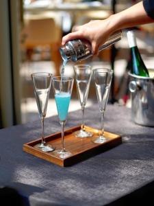 北京北辰洲际酒店 l 紧邻鸟巢 & 水立方 & 地铁站 l 内部连通国家会议中心 l 屡获殊荣的行政酒廊 & 专业调酒师 l 地铁直达王府井的酒水