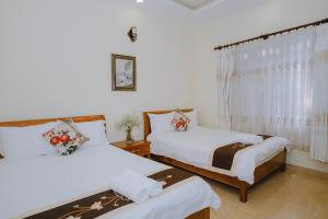 Postel nebo postele na pokoji v ubytování Nam Đông hotel