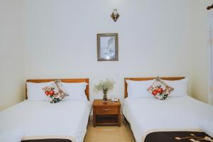 Postel nebo postele na pokoji v ubytování Nam Đông hotel
