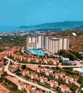 an aerial view of a resort with a large building at Goldctiy otel villa in Alanya