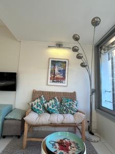 a living room with a couch and a table at Magnifique T2 Athena in Bandol