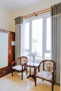 Posezení v ubytování Nam Đông hotel