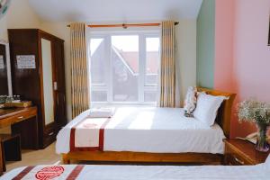 Postel nebo postele na pokoji v ubytování Nam Đông hotel