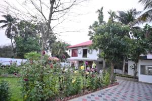 Garður fyrir utan Serenpark Resort Jorhat