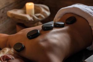 Spa und/oder Wellnesseinrichtungen in der Unterkunft Alpzitt-Chalets