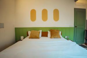Art Bliss Hostel客房内的一张或多张床位