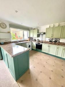 Kuchyň nebo kuchyňský kout v ubytování Comfortable 4 bed Home, Valhalla, Helmsdale