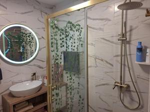 Ένα μπάνιο στο Savina De Lux Apartment +31 φωτογραφίες